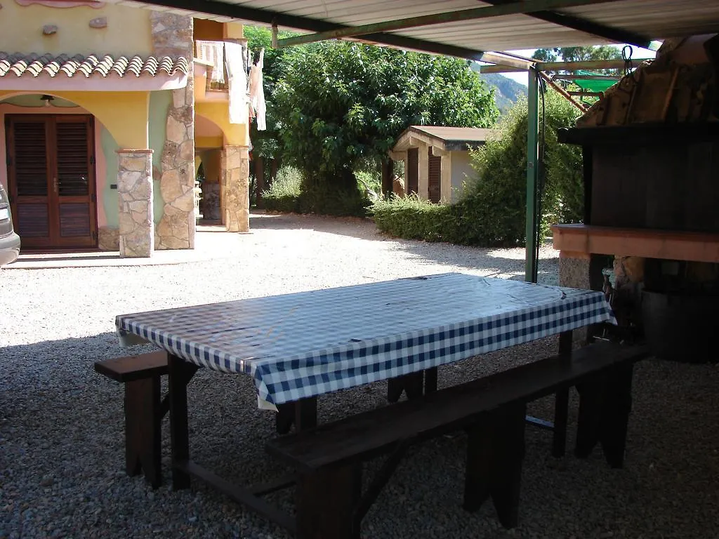Domus Piras Guest House Cardedu Country house