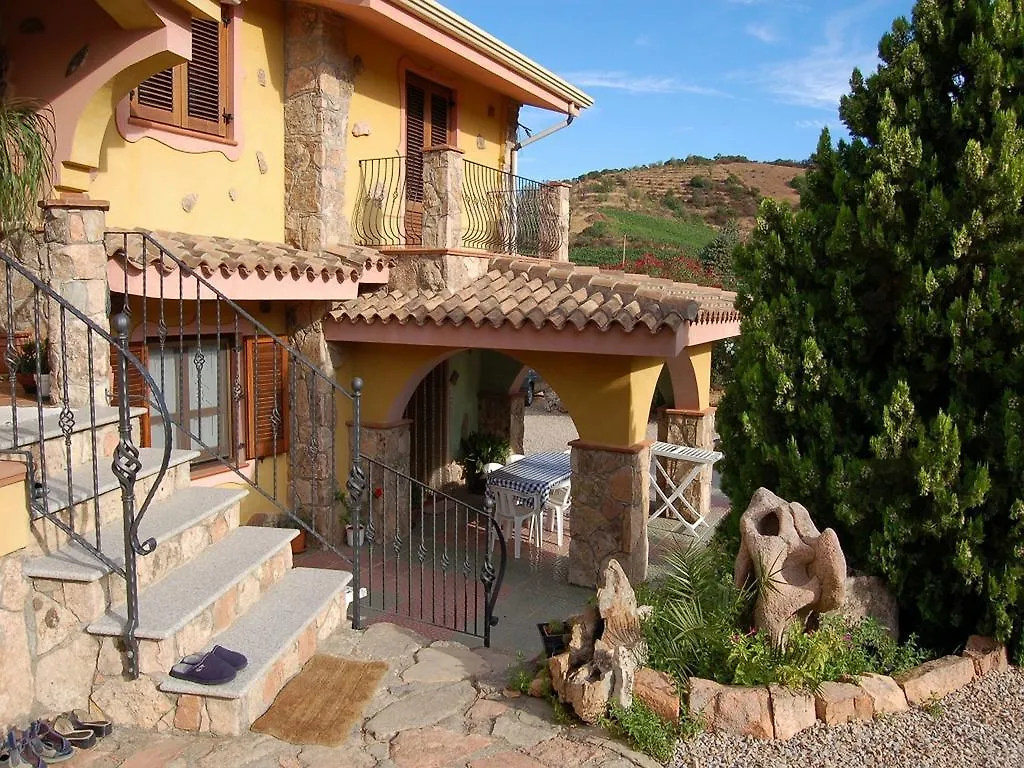 Domus Piras Guest House Cardedu 0*,